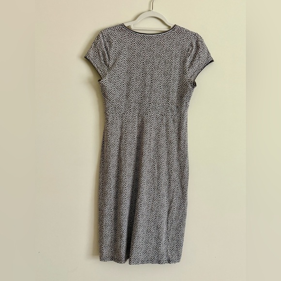 Boden Brown Polka Dot Dress Short Sleeve V-Neck Stretch Jersey Knit Size 6 - Picture 4 of 10